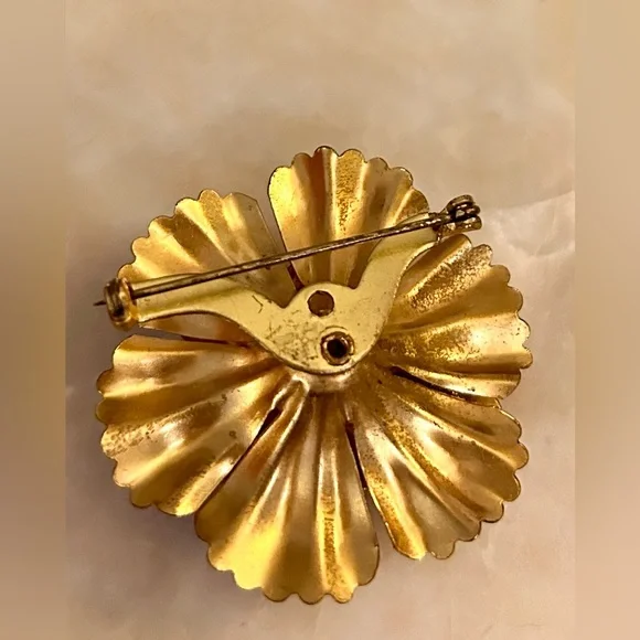 Vintage Pink Painted Metal Carnation Brooch - Picture 7 of 11